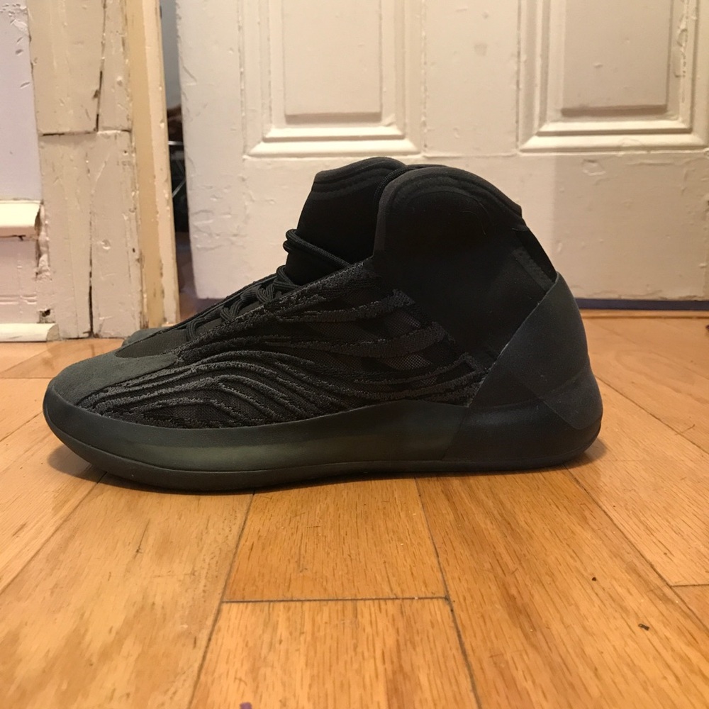 Yeezy QNTM Onyx Size 11